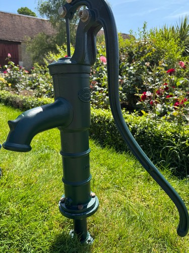 Ancienne pompe eau - eau, bras