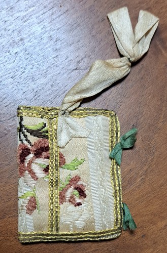 Ancien scapulaire brodé - , en