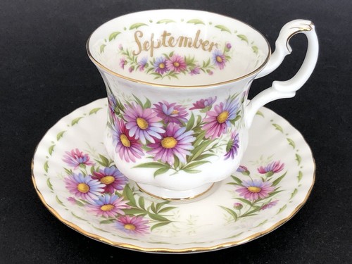 Très jolie tasse sous - tasse,