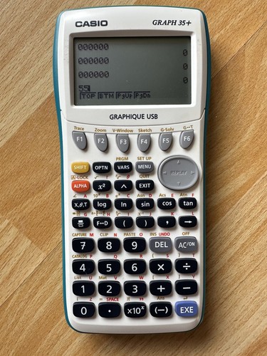 Une calculatrice - une,