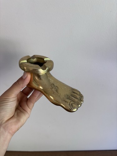 Cendrier forme pied en - en, de