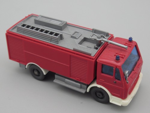 Camion pompier lance eau - à,
