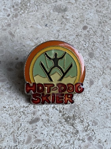 Pin hot dog skier - pin’s,
