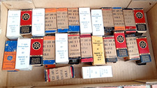 Lot de 126 lampes tubes radio