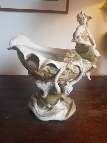 Grande coupe en porcelaine - ,