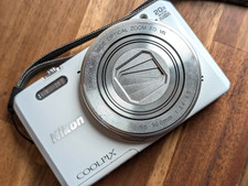 Nikon COOLPIX S7000 16.0MP 20x Compact Digital Camera Works in English White JP