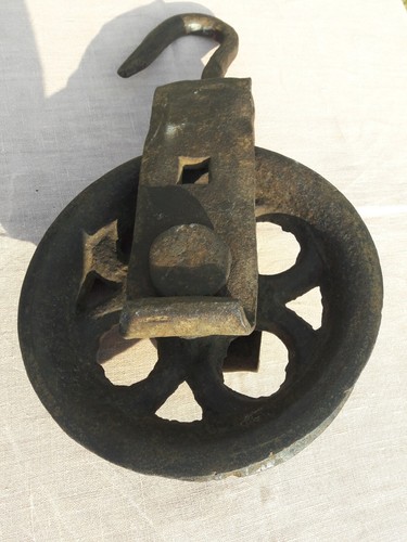 Ancienne roue puits attache - ancienne,