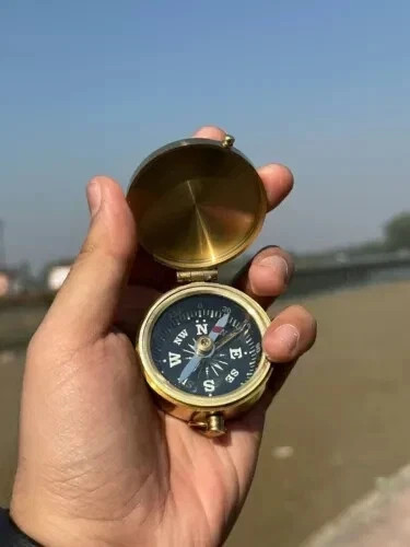 Ancienne boussole nautique