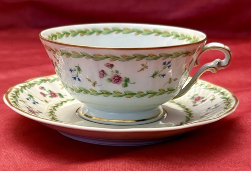 Tasse sous the en - tasse, et