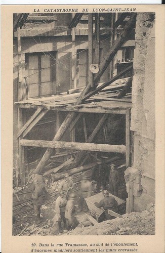 Cpa lyon dans la rue - (69),