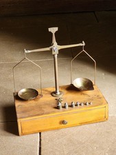 Balance trébuchet  Complet Testut  Avec ses poids XX E   de bijoutier Pharmacien