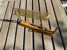 Alidade nivélatrice