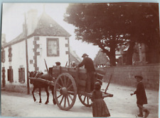 France, Brittany, Audierne, Children around &#039;un cart, Vintage citrate pr