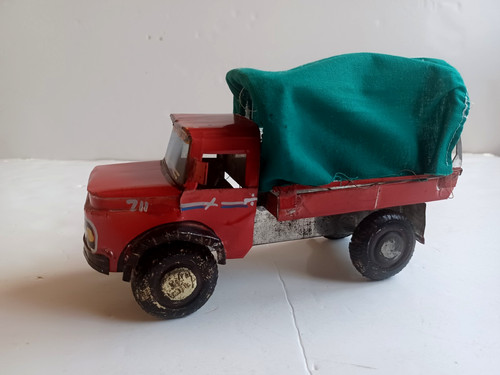 Ancien camion tôle - en, tôle.