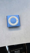 Apple iPod shuffle 4th Generation 2GB - Light Blue - W/cable  Works Great