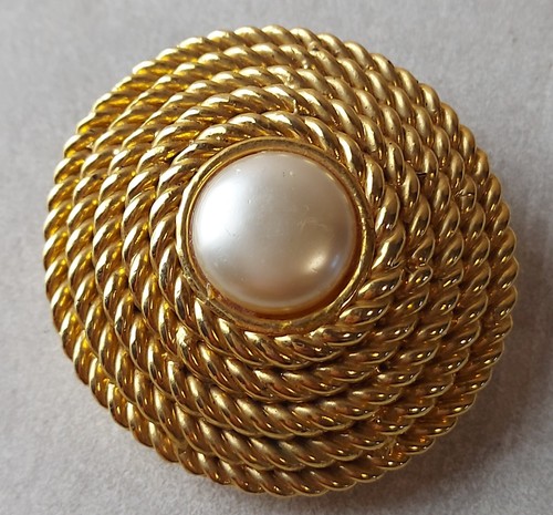 Ancienne broche décor - , chaine