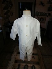 élégant petit costume blanc