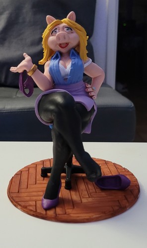 Figurine exclusive miss peggy - exclusive,