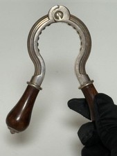 Casse-noisette Christofle ancien manche en métal et bois objet de...