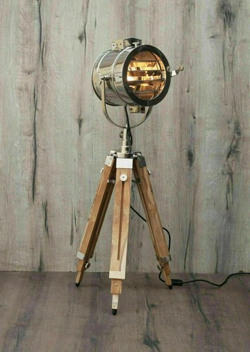 Ancien lampadaire trépied - , en