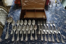 Menagere en metal argente