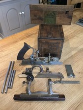 Je vends un rabot combiné Stanley No 45,fabriqué aux Etat-Unis entre 1893-99