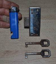 Ancienne serrure applique tous