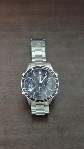 Montre solaire radiocommandée
