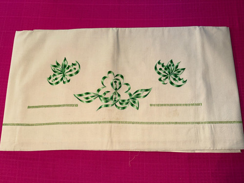 Drap ancien mais - neuf,, brodé