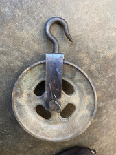 Ancienne  poulie en fer et