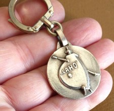 Ancien porte cle métal Augis