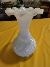 Vase En Opaline Blanc H 22