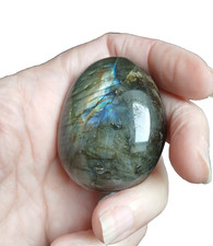 Galet labradorite 76 g / 4,5 cm Madagascar (photos montrent reflet à la lumière)