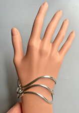 Bracelet manchette moderne
