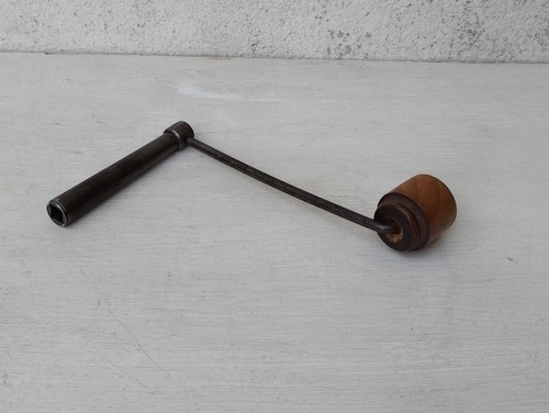Clé manivelle pour pendule