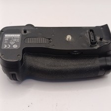 Mint-Genuine Nikon  MB-D18