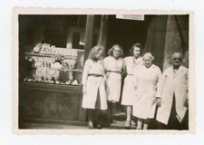 Vintage snapshot PHOTO, hair salon hairdressers daerwellen front