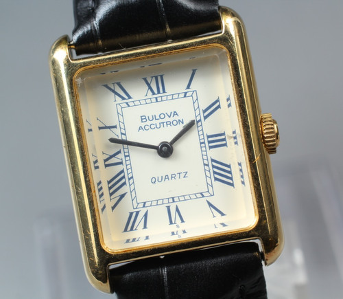 Montre quartz carrée - à,