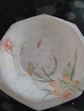 6 assiettes creuses et 6