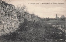 77 NANGIS RESTES DES RUINES