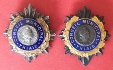 Lot of 2 Badges of the Municipal Council of Thiais...