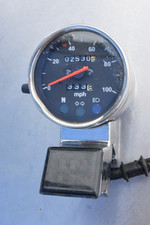 SUZUKI GZ125 GZ 125 MARAUDER INSTRUMENTS SPEEDO CLOCKS 2500 MILES (SOME DAMAGE)