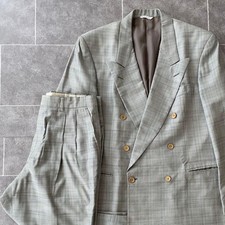 Modèle à carreaux en laine