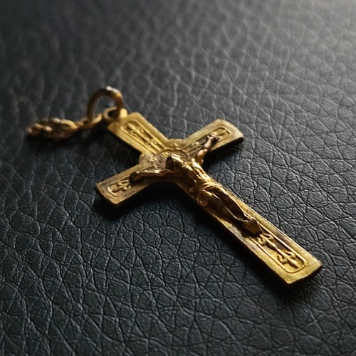 Croix crucifix très