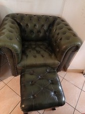 Fauteuil style anglais chesterfield olive avec son ottoman