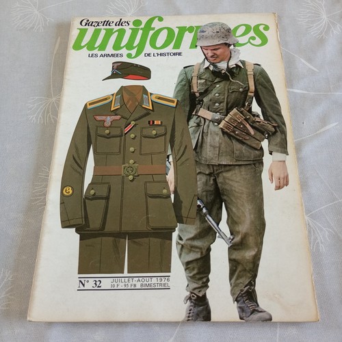 Revue militaria uniformes - militaria,