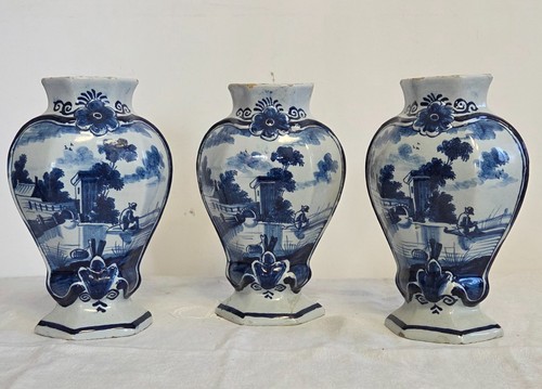 Trois vases balustres - trois, en