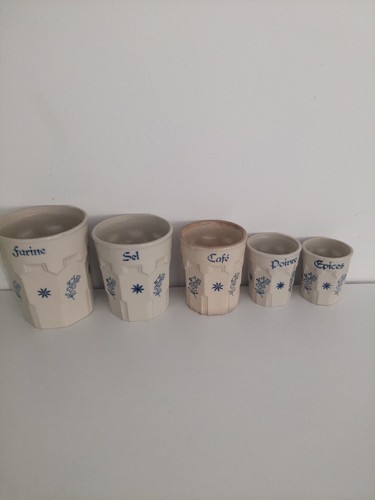 Serie pots epices - epices, saint