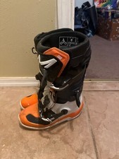alpinestar tech size 4  colors, black, white, and orange and they’re used