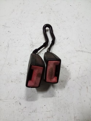 Attache ceinture arriere